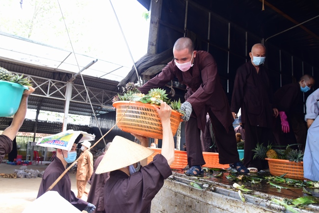 Chùa Hoằng Pháp: Tiếp tục hỗ trợ người dân khó khăn trong đại dịch Covid (đợt 8)